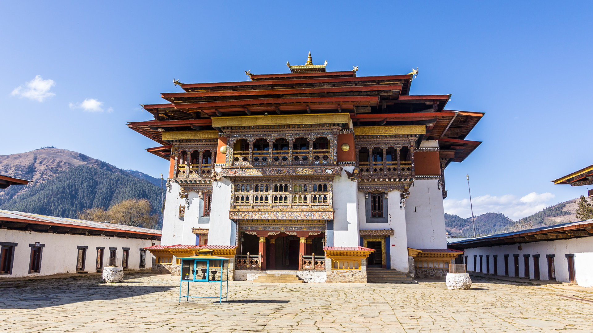 gangtey-monastery, dulichbhutan, duxuanbhutan, bhutantourism